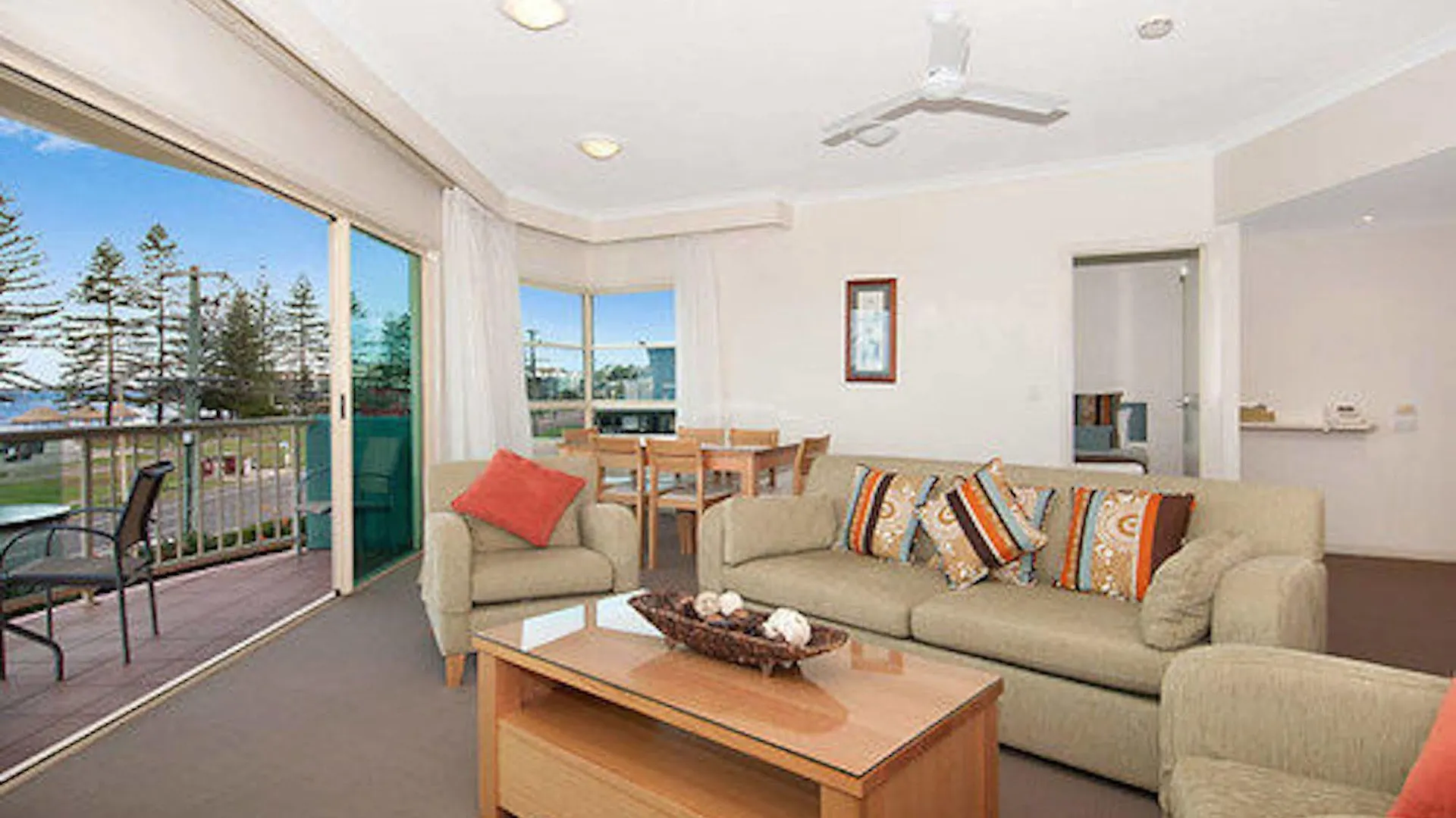 Alex Seaside Resort Alexandra Headland 4*,